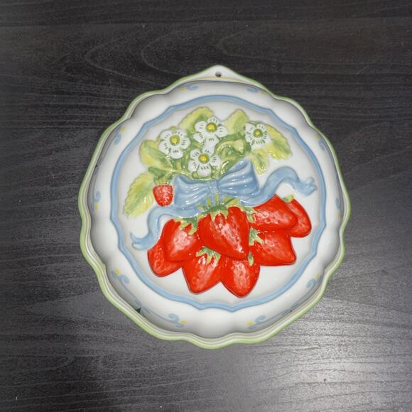 Vintage Franklin Mint Le Cordon Bleu Glazed Ceramic Jello Mold STRAWBERRIES 1986 - Picture 1 of 11